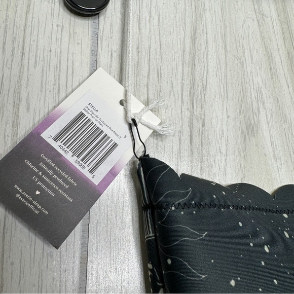 NWT Averie Stella Scalloped One Shoulder One Piece Swimsuit size S Small - Picture 11 of 11